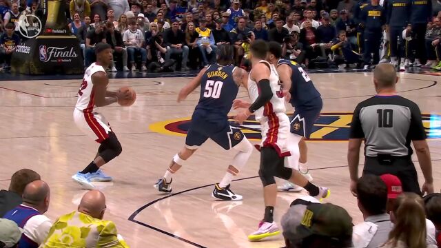 一扫上场的阴霾！斯特鲁斯底线接巴特勒传球三分手起刀落稳稳命中