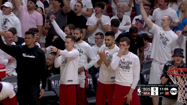 乐福开场里突外投连取5分 王兆丰：他季后赛的表现把爱带到了南海岸