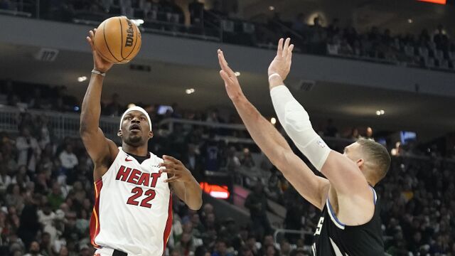 热火122-138雄鹿 巴特勒25分雄鹿25记三分大胜热火扳成1-1