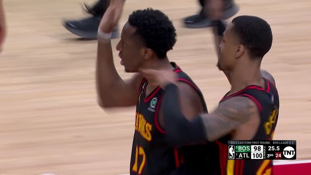 就是这么强硬！奥孔古抢下进攻篮板造成2+1