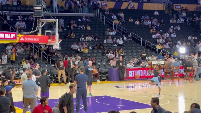 不受待见！狄龙赛前出场热身被湖人球迷狂嘘