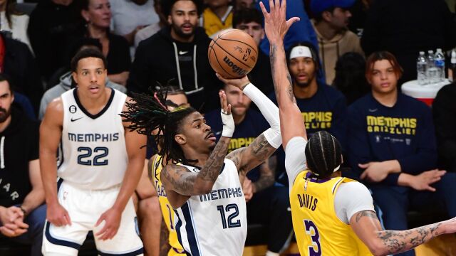 戏剧性拉满！浓眉最后时刻死亡封盖 詹姆斯随手一扔三分命中遗憾超时