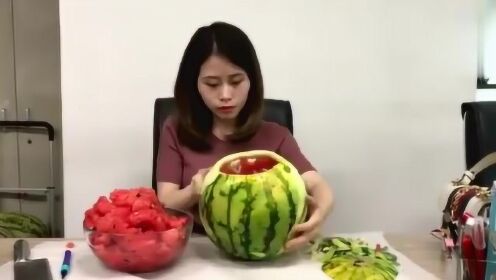 小野带大家吃西瓜宴