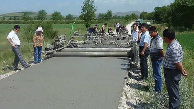 为什么乡村新建的水泥路沿用弯弯曲曲的老路基,而不走直线?