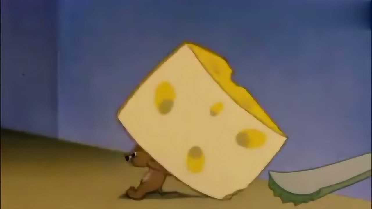 猫和老鼠:杰瑞偷吃奶酪被汤姆发现,故意跟在背后偷偷捉弄它!