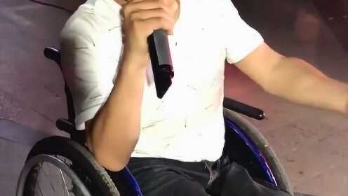 街头轮椅唱手《男人花》