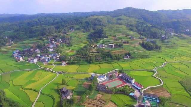 航拍贵州天柱县白市镇地祥村,金秋时期的景色美得令人着迷!