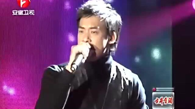 泰国明星Bie现场演唱《不小心爱上你》,遭萌娃献花