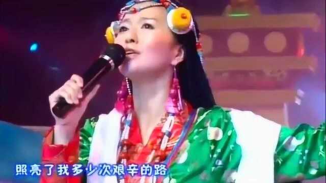 最佳青年女歌手谭维维倾情演唱《阿妈的酥油灯》