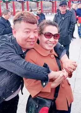 胖哥和他妈妈像吗