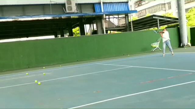 TENNIS 嗯咯