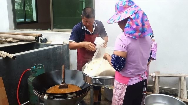 客家糯米饭的正宗做法,大锅烧出来的味道真香,配方先收藏了