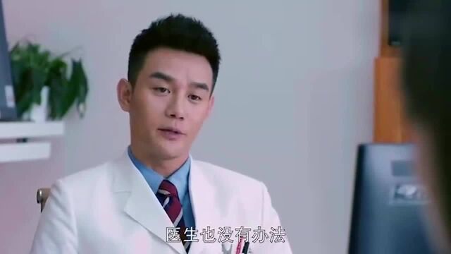 美女脚伤并不严重却一直喊痛,医生看穿一切的表情太好笑了