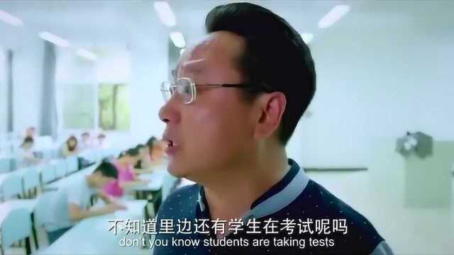 学霸交卷出教室就开骂,学渣突然奋笔疾书,监考老师越听越不对劲