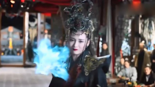 锦觅旭凤误会解开，穗禾使琉璃净火，差点把锦觅给打伤！