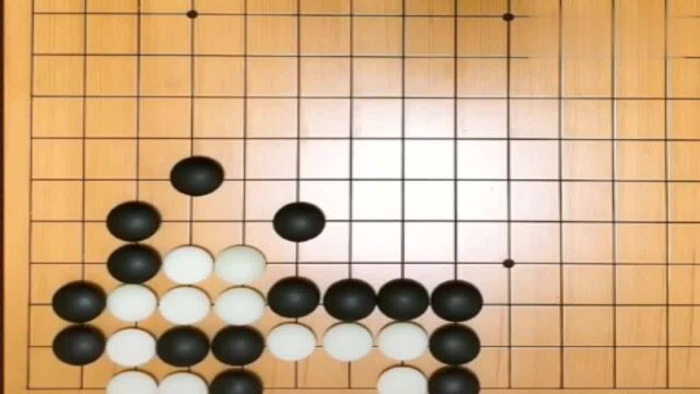 围棋教学:演示绝招“倒脱靴”,这能让你在危险的边缘咸鱼翻身