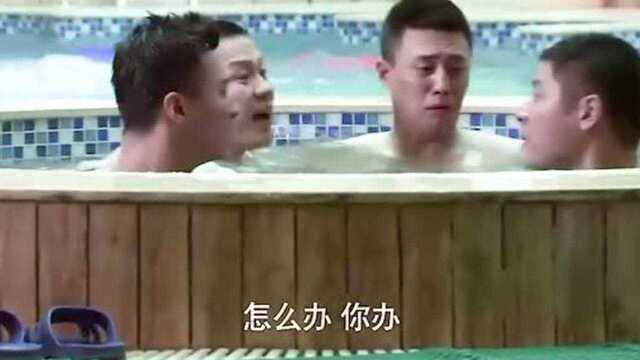 美女闯入男浴室后,最害怕的竟然是男人