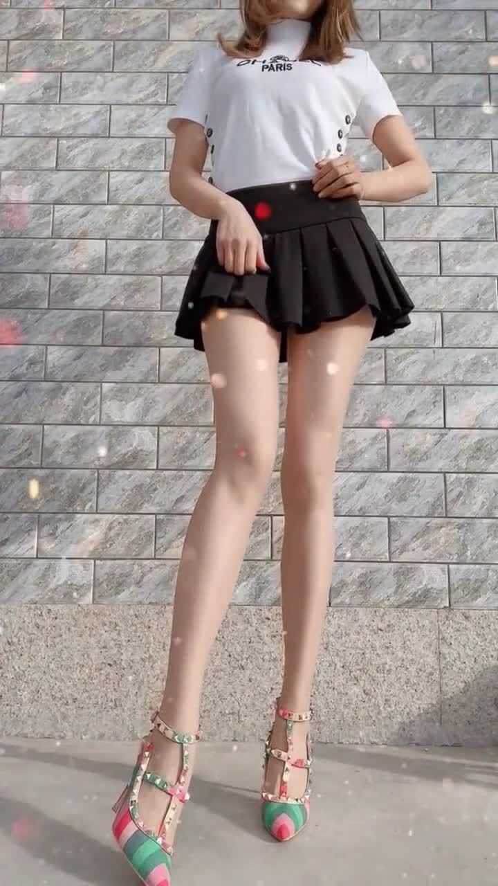 网红伊瑟拉小姐姐这双大长腿出了名的漂亮