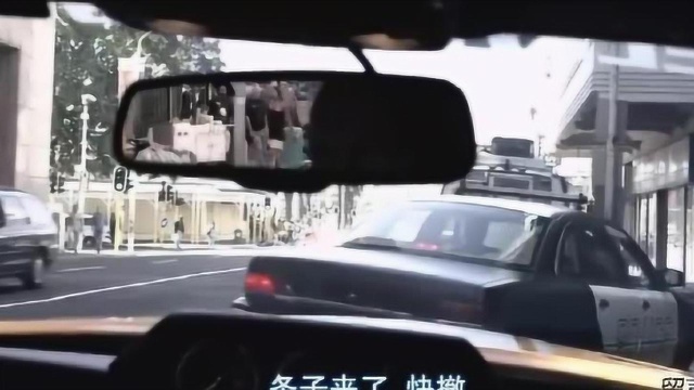 死亡飞车2卢卡斯一伙抢劫银行,同伴警察双双被杀,他陷入了徘徊和沉思