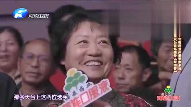 明星擂主孙祥雨为选手拉票,豫东调即兴演唱,观众掌声不断