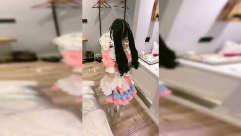 【腾讯视频】 萝莉双马尾萝莉在酒店里尬舞