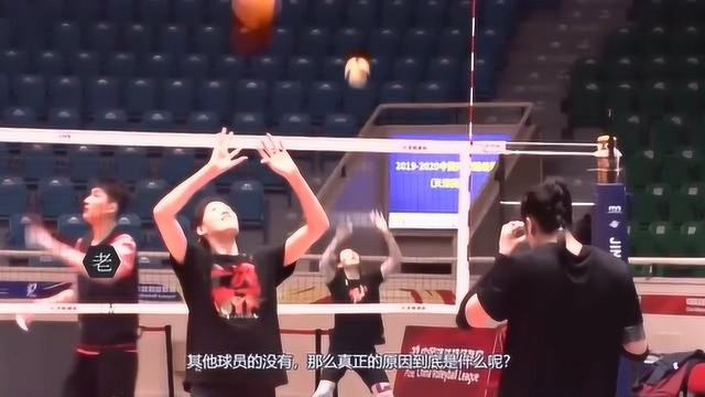 很多人不知道女排朱婷2号下面为什么有横杠?