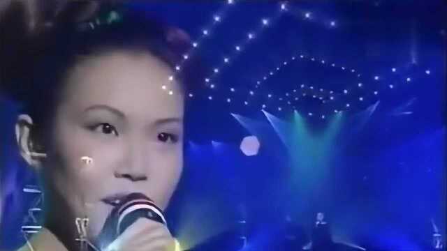 学友与陈嘉露演唱《花与琴的流星》,流行度不算很广,但很好听