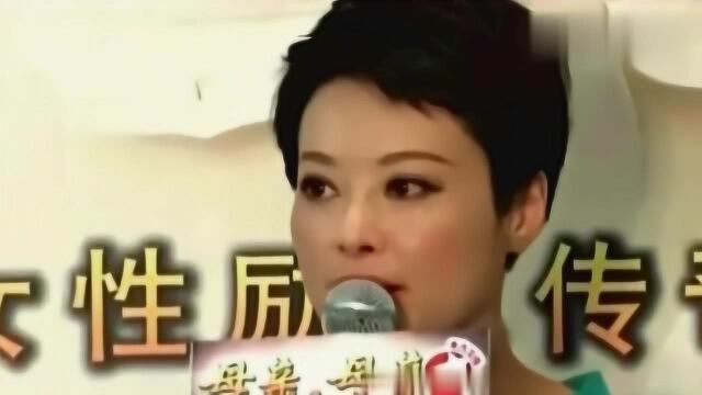 袁立晒“一家三口”合影,怀抱中的婴儿超像老公!