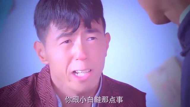 汉奸让村长开出城证明,村长本想拒绝,怎料却有把柄在汉奸手中