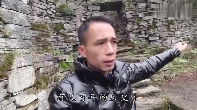 广西农村一处古老建筑物,小伙走进去感觉非常怪异,拔腿就跑