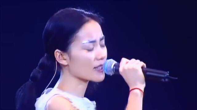 一代天后王菲演唱会一曲《色诫》,唯美动听至极,不愧人间仙女!