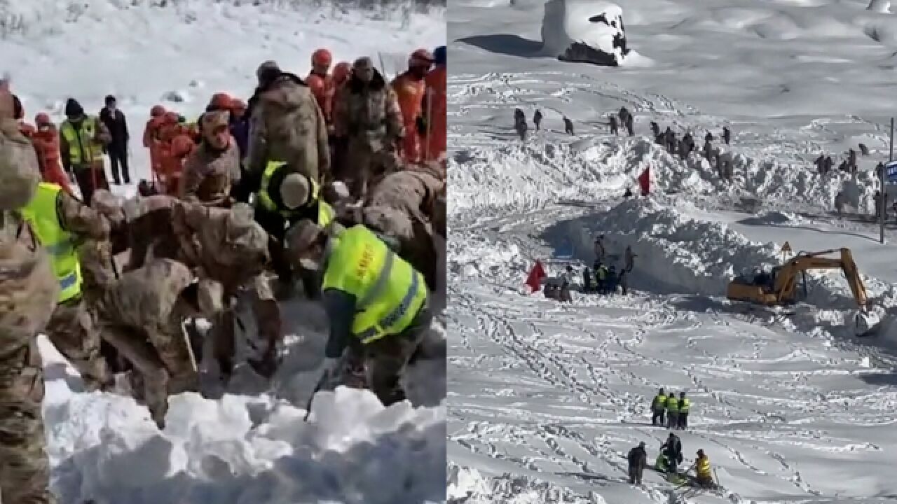 西藏林芝派墨公路雪崩堆积区救援通道打通,直击救援现场