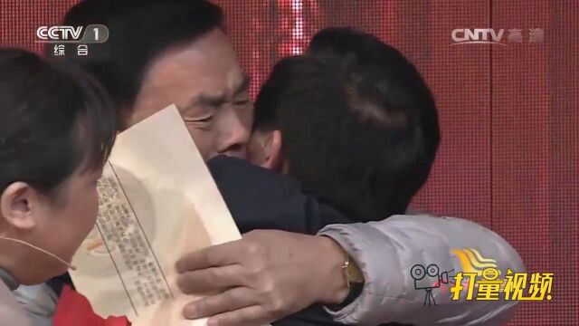 离开部队36年后,连长和苦寻他多年的战士相见,感人落泪