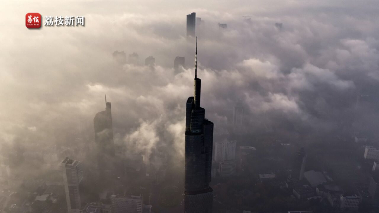 梦幻!南京清晨现平流雾好似天空之城