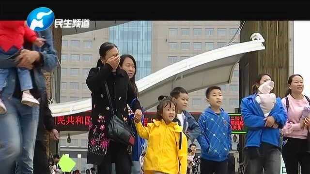 远途旅行关注天气很重要!冷空气上线,游客裹被游玩