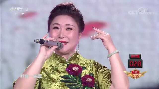 妈妈央视挑战音乐舞台,女儿回国助阵,一首《小城故事》完美呈现!