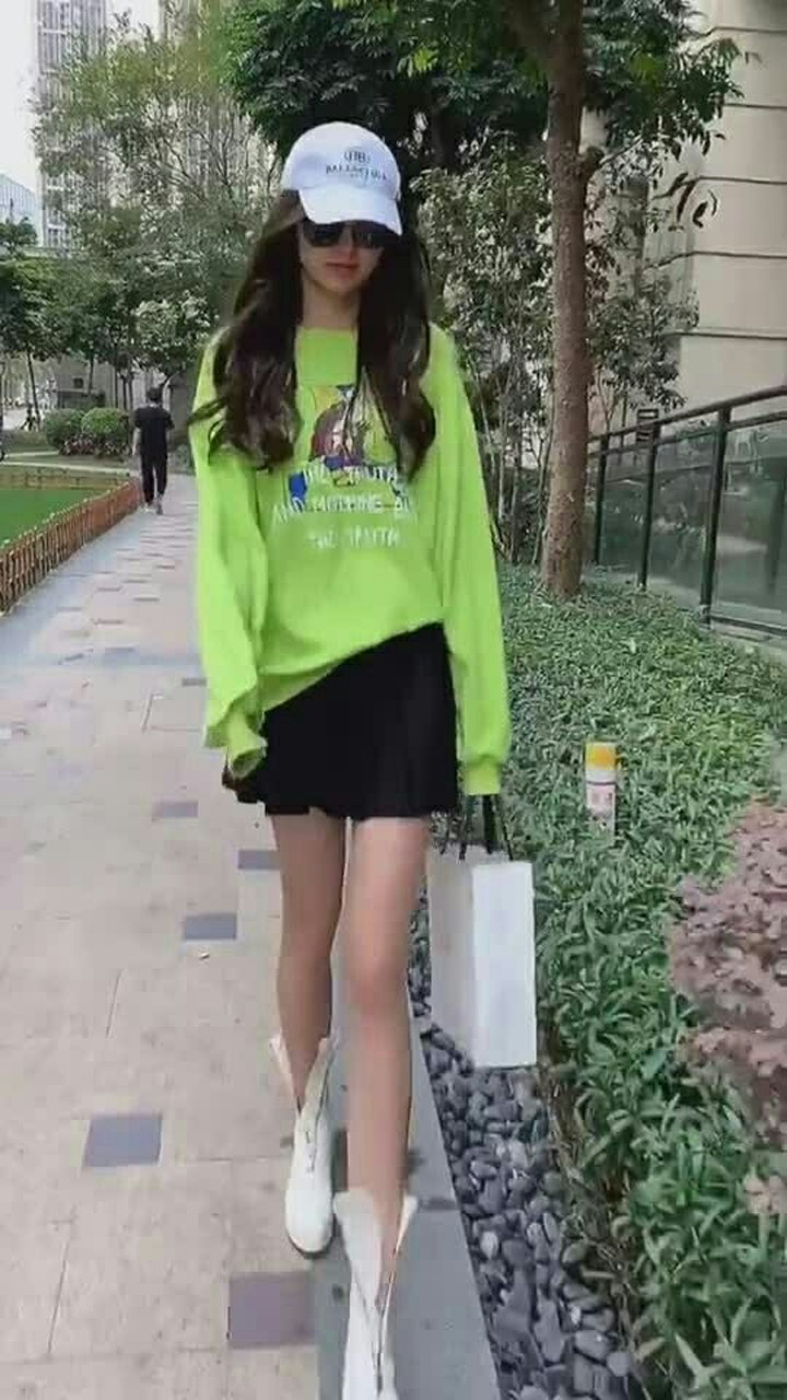 小姐姐为了拍这条视频脚都受伤了,好可怜