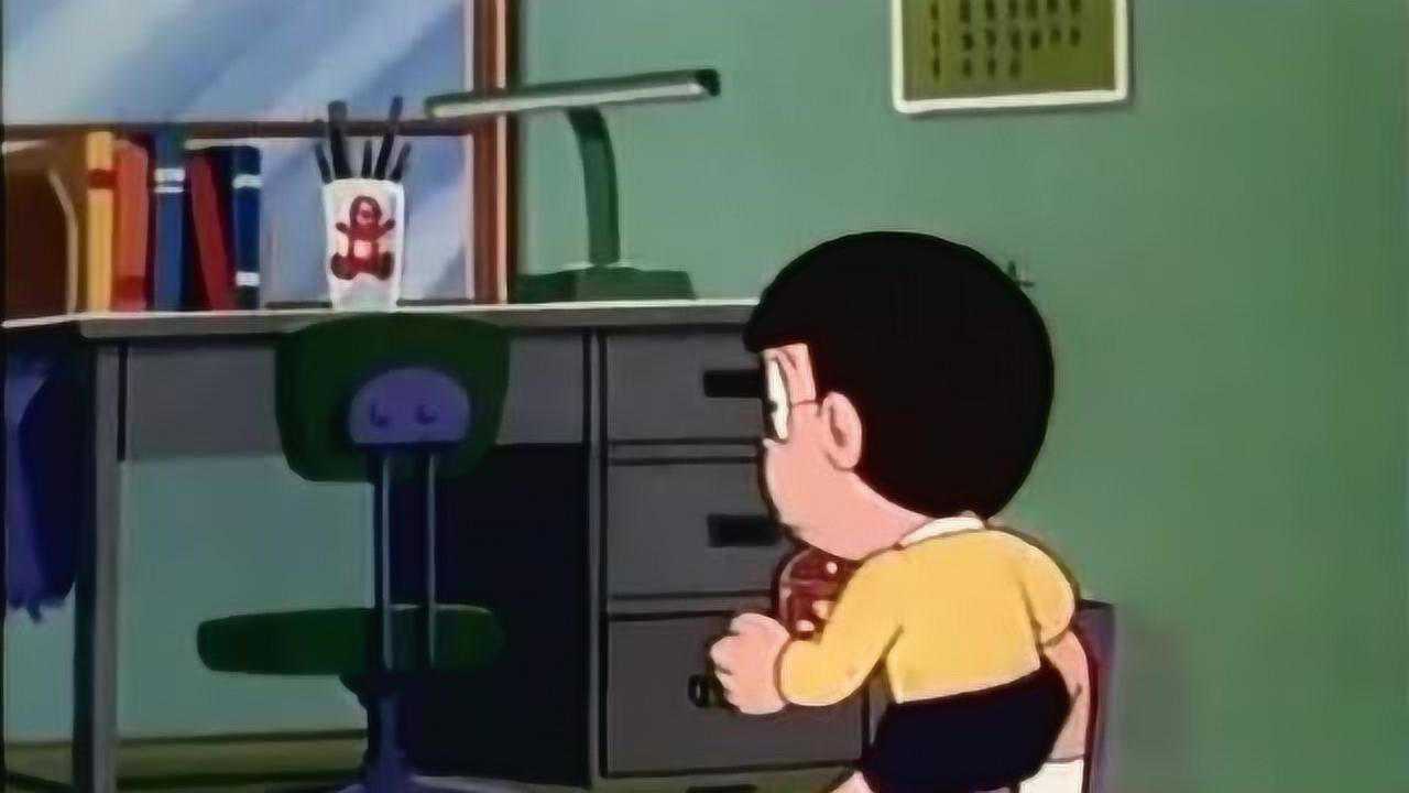 大雄把盒子放进了抽屉里终于放心了