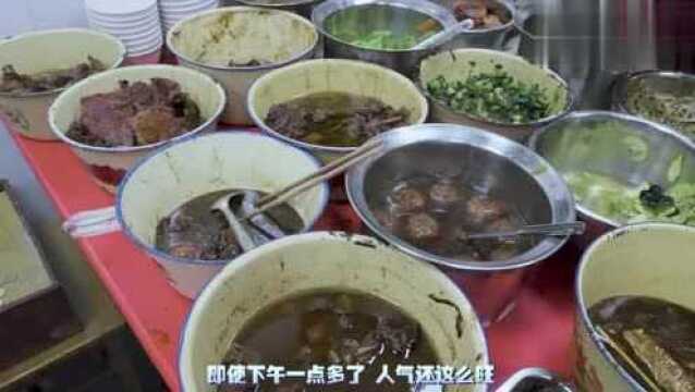 20盆小锅菜开店,牛气大姨起名面食大王,三菜一肉13块,生意真忙