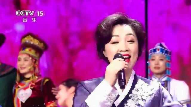 美女歌手崔华演唱《阿里郎》,音色饱满,真情动听