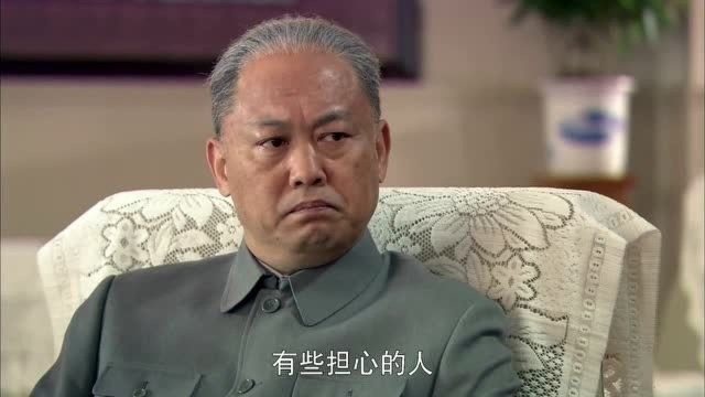 影视:小平同志跟大家讨论经济特区的问题,仲勋同志当场给他鼓掌!