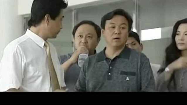 反腐县长去水厂考察,想让老板把水厂建到自己县,老板却不接茬