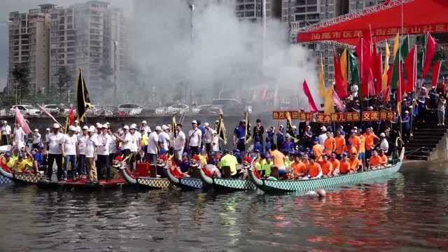 汕尾市城区新港街道渔村龙舟拜港