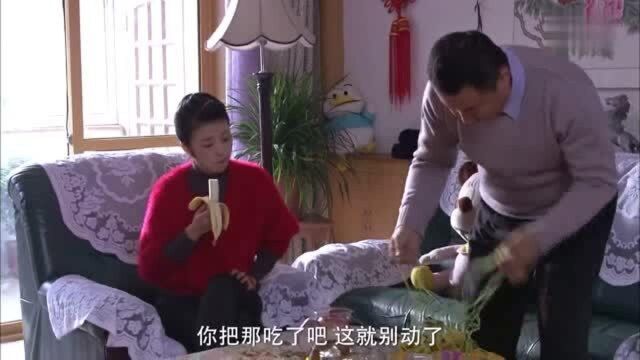 买房夫妻:刘玉才买着水果要去看怀孕的红旗,李洁却有点不高兴了