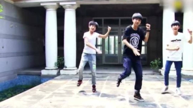 TFBOYS演唱《魔法城堡》童话中魔法的城堡 有梦幻的味道