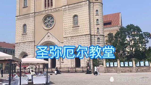 青岛市内基督大教堂,很多人拍婚纱照!