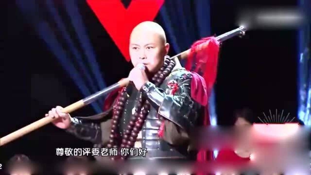 《水浒传》鲁智深扮演者上节目,节目带玄铁宝杖上节目,导师已经看傻眼了!