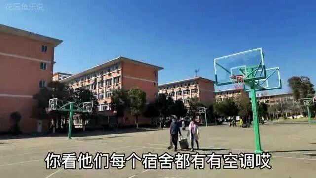 去学校给孩子交学费,禁止家长使用微信支付宝交,怎么回事?