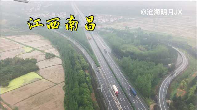 降落江西南昌机场.俯瞰烟雨朦胧的南昌市区和赣江