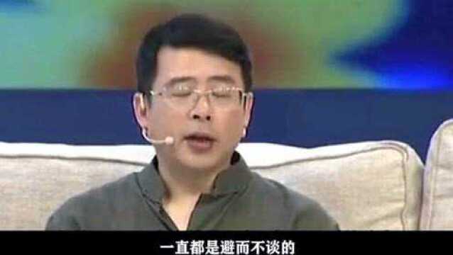 前央视主持人阿丘,因发表不当言论被央视封杀,如今的他怎样了?